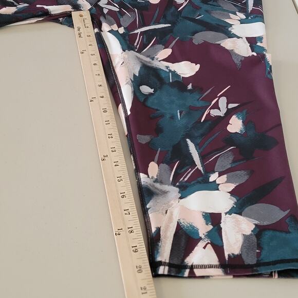 Fabletics Women's Activewear Capri Floral Leggings Burgundy Teal Size‎ 3X - Picture 9 of 10